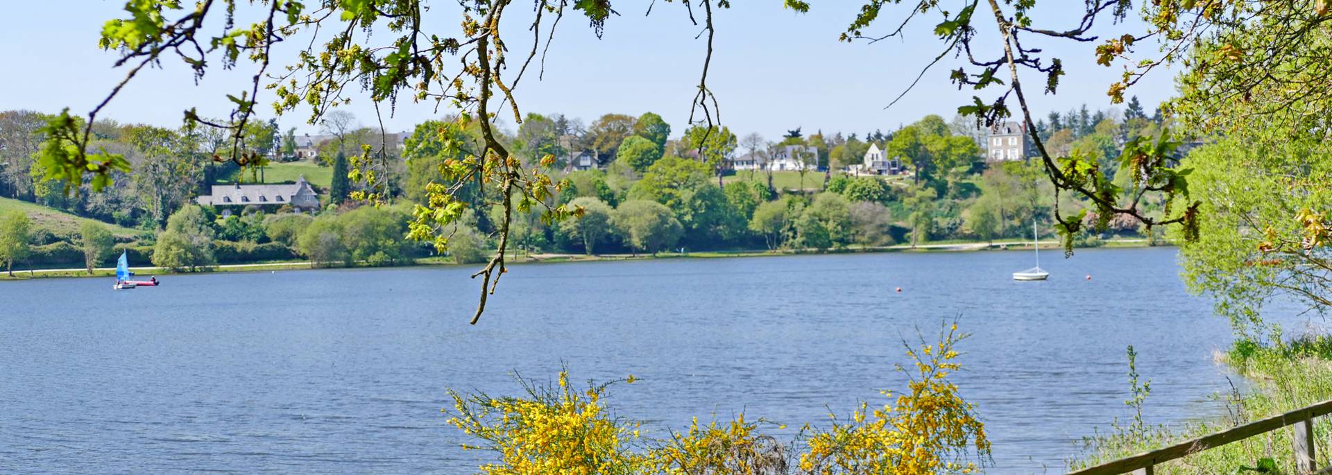 Promenade autour du lac ©R. Reiter