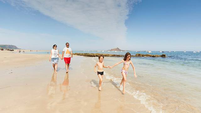 En famille à la plage Saint Michel - Erquy