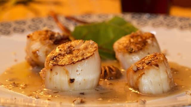 Scallops with honey and passion fruit